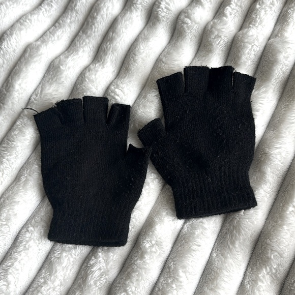Goth Skeleton Fingerless Gloves - Picture 5 of 5